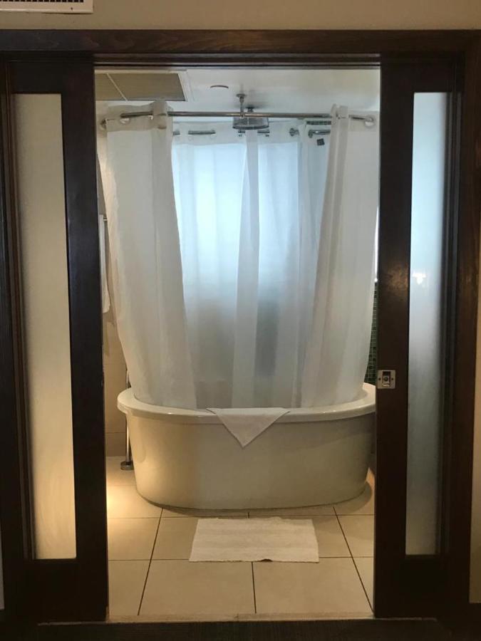 Ocean Drive Studio Beach Front ไมอามีบีช ภายนอก รูปภาพ