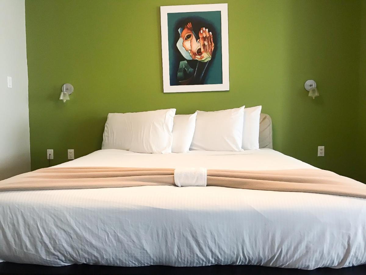 Ocean Drive Studio Beach Front ไมอามีบีช ภายนอก รูปภาพ